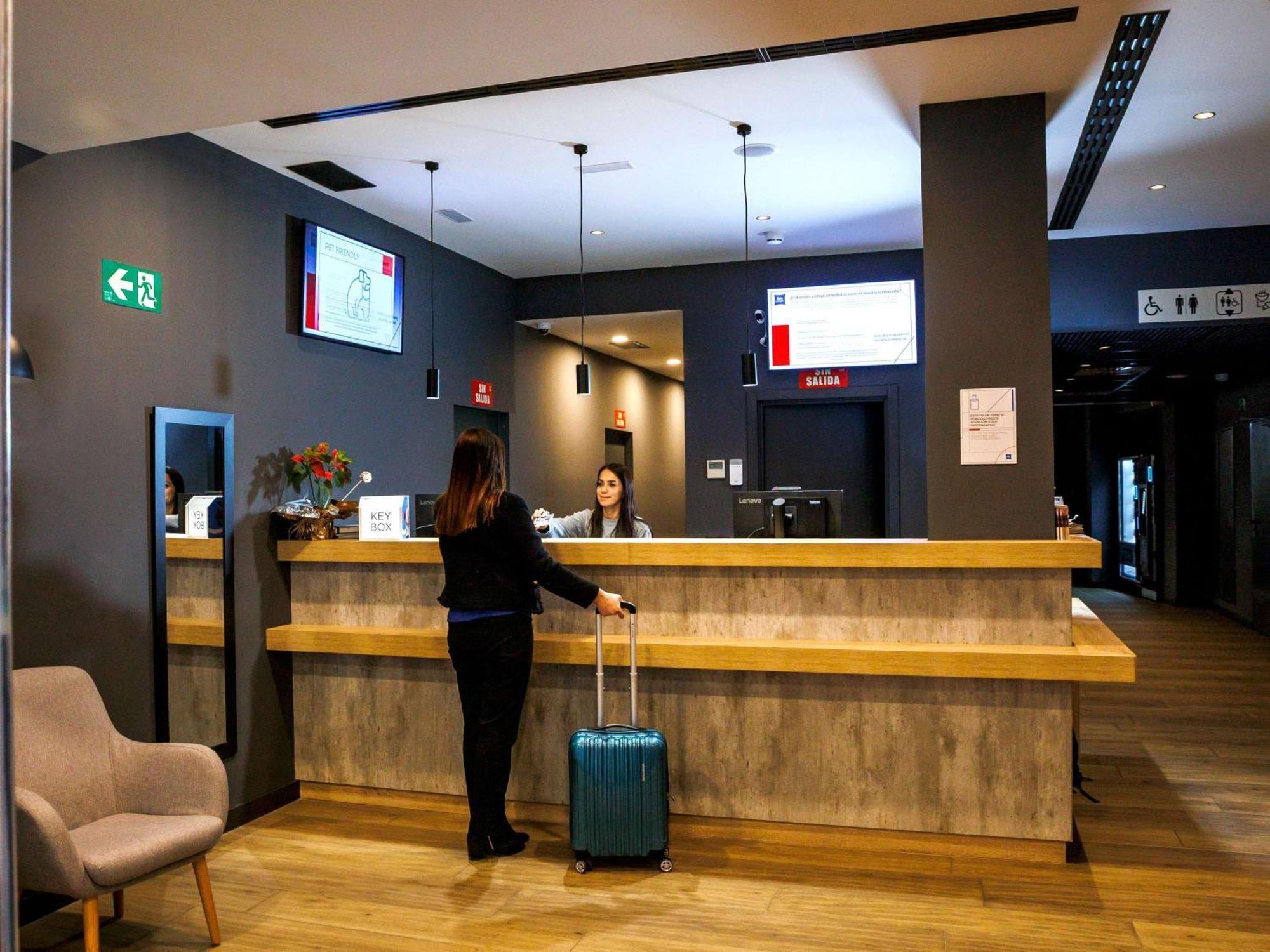 Ibis Budget Logrono Centro Eksteriør bilde